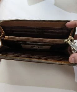 Hobo women Max Large Continental Wallet in Golden Herringbone -Ryka Sales Shop 87484475870d4172af17d12f15a172e3 4bf80e82 8632 4433 9bd5 0a15e3d50feb 1080x